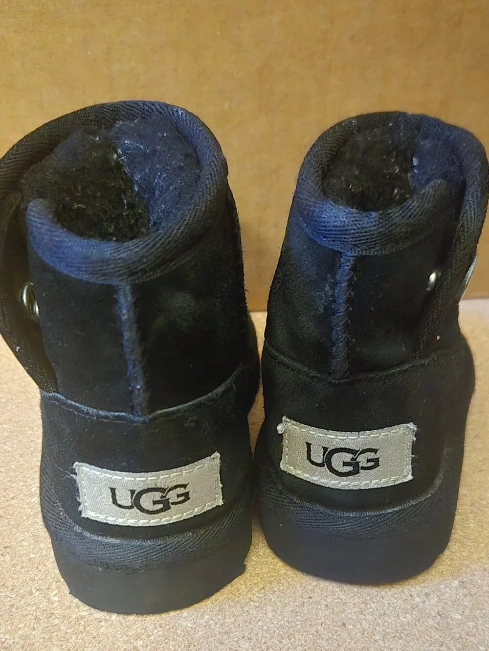 UGG Kids Classic Short Boot - Black Suede Size 7